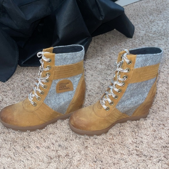 Sorel Lexi Wedge Boots - Picture 5 of 7